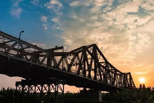 Cầu Long Biên - cây cầu nối quá khứ và tương lai