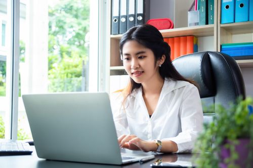 Hơn một nửa Gen Z nghe lời AI thay vì sếp