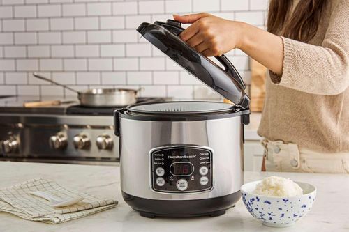 Có cần rút phích nồi cơm điện sau khi cơm chín?
