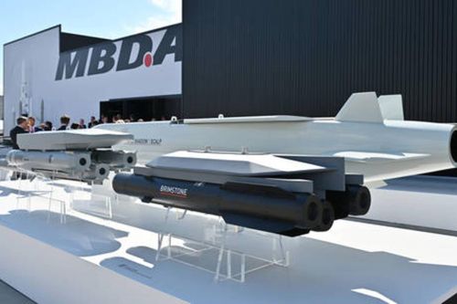 Anh chuyển loạt tên lửa tầm xa Storm Shadow cho Ukraine