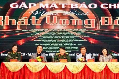 Công diễn vở nhạc kịch 'Khát vọng đỏ' tôn vinh đóng góp của Bộ đội Cụ Hồ thời kỳ mới
