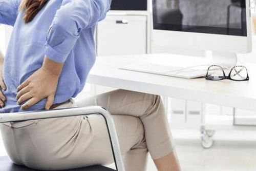 Hạn chế đau lưng sau sinh mổ