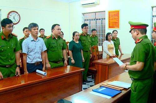 Bắt giám đốc và trưởng phòng Ban Quản lý Dịch vụ công ích TP Nha Trang