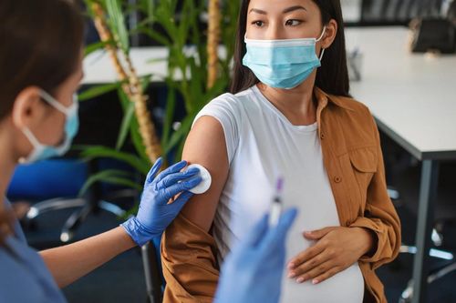 Tiêm vaccine bạch hầu cho bà bầu có an toàn?