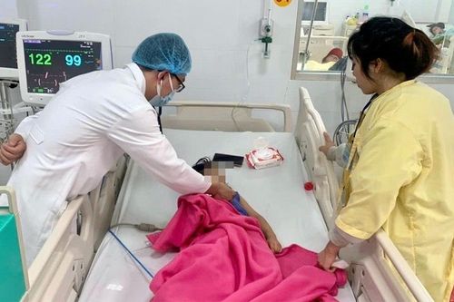Tai nạn bất ngờ khiến bé gái phải cấp cứu sau khi nhổ răng