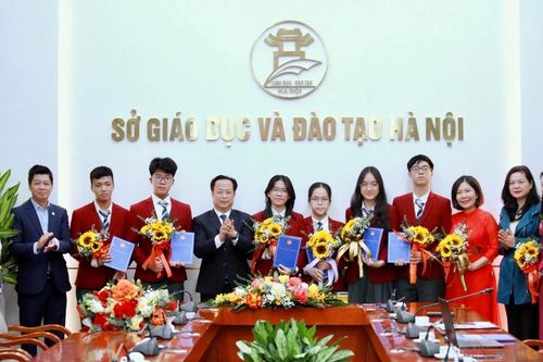 Hà Nội tổ chức lễ xuất quân đội tuyển thi Olympic Khoa học trẻ (IJSO) 2024