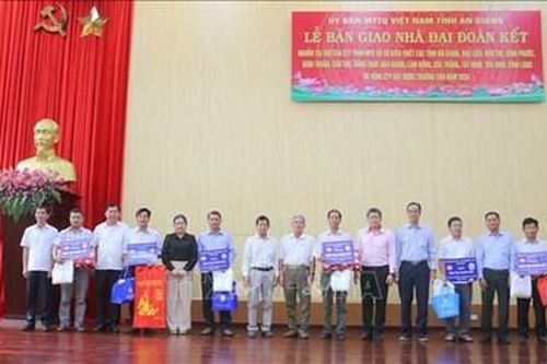An Giang: Bàn giao 145 nhà Đại đoàn kết tặng hộ nghèo