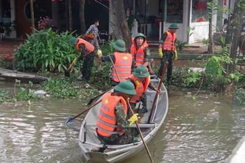 Quân khu 4: 250 cán bộ, chiến sĩ Sư đoàn 968 giúp dân vùng lũ Thừa Thiên Huế