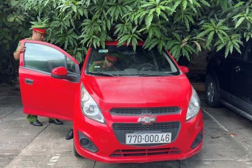 'Chữ Tài liền với chữ tai một vần'