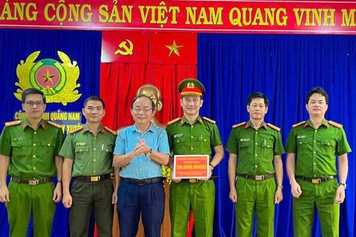 Thưởng nóng thành tích khám phá vụ trộm tại Khu di tích Lăng Bà Thu Bồn