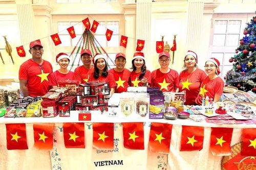 Đại sứ quán Việt Nam tại Sri Lanka tham gia Hội chợ từ thiện Giáng sinh quốc tế 2024