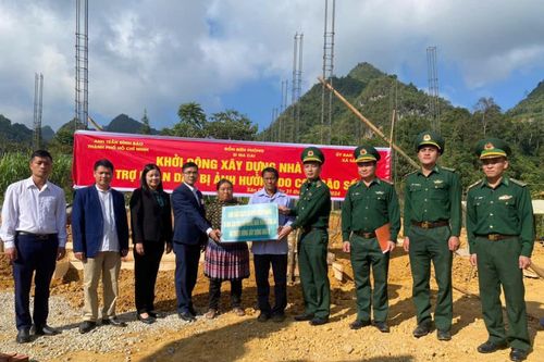 Xung kích, đi đầu trong tuyên truyền, vận động nhân dân chấp hành pháp luật