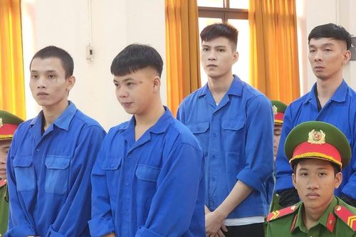 Đánh người suýt mất mạng, 4 thanh niên lĩnh 31 năm tù