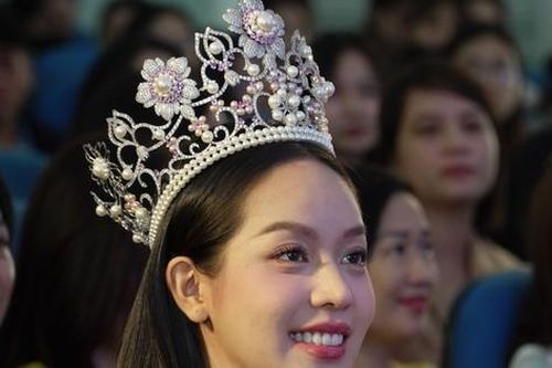 Hoa hậu Thanh Thủy: 'Bạn bè quốc tế ồ lên khi biết tôi ở Đà Nẵng'