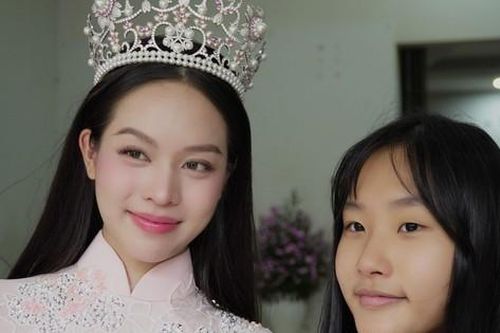 Hoa hậu Thanh Thủy về nhà
