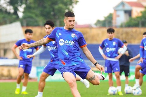 Sông Lam Nghệ An và chuyện cạnh tranh nhóm đáy bảng