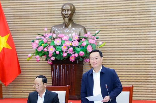 Bí thư Tỉnh ủy, Chủ tịch UBND tỉnh Nguyễn Đức Trung chủ trì phiên họp UBND tỉnh tháng 11