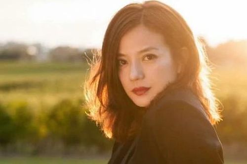 Triệu Vy xuất hiện tươi tắn sau loạt bê bối