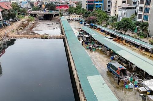 Cận cảnh khu chợ vừa bị Chủ tịch Hà Nội yêu cầu kiểm tra