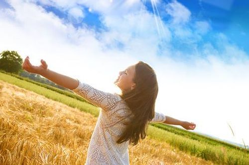 Đời ngắn lắm, đừng thở dài nữa được không?