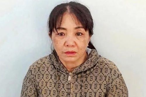 Bắt khẩn cấp người phụ nữ ở Phú Quốc tạt nước sôi con gái nuôi 12 tuổi