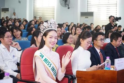 Chủ tịch Đà Nẵng mời Hoa hậu Thanh Thủy làm đại sứ du lịch thành phố