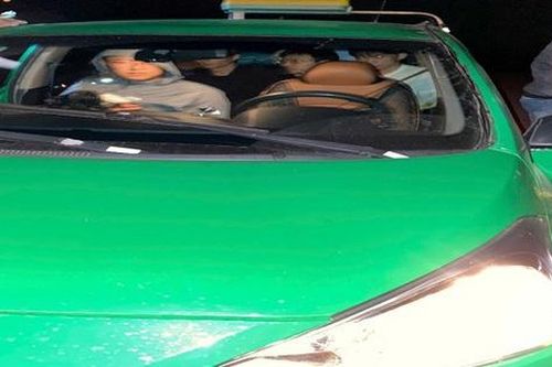 Bắt tài xế taxi 'giúp' 5 người nước ngoài nhập cảnh trái phép