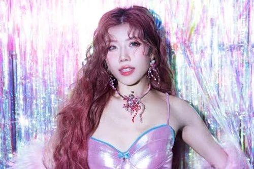 Trang Pháp định nghĩa lại khái niệm 'gái ngoan' trong MV Good Girl