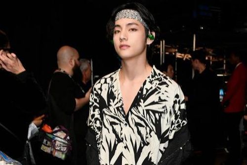 V (BTS) bị yêu cầu rời HYBE