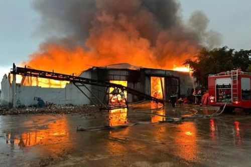Cháy lớn ở Quảng Bình, xưởng sản xuất thức ăn chăn nuôi thiệt hại 100 tỷ đồng