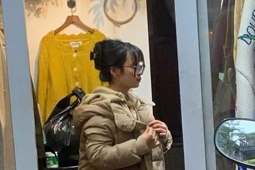 Chủ shop thời trang 'mừng rơi nước mắt' khi trời trở lạnh