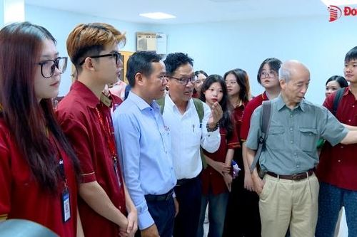 Sinh viên Trường đại học Nguyễn Tất Thành tham quan trải nghiệm tại Báo Đồng Nai
