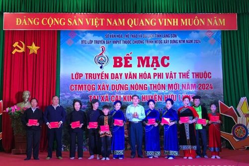 Bế giảng lớp truyền dạy văn hóa phi vật thể tại xã Cai Kinh, huyện Hữu Lũng