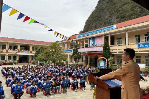 Phát động phong trào xây dựng mô hình 'Đoạn đường ông cháu cùng chăm' tại thị trấn Đồng Mỏ, huyện Chi Lăng