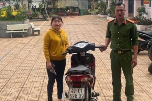 Nhận lại xe máy sau gần 1 năm bị mất trộm