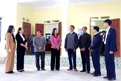 Tiếp xúc cử tri tại huyện Yên Lập