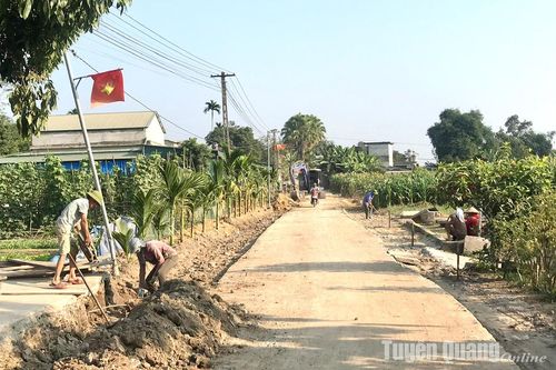 Đoàn kết làm đường giao thông nông thôn