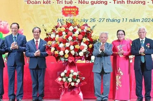 Phát huy tinh thần 'học không biết chán, dạy người không biết mỏi'