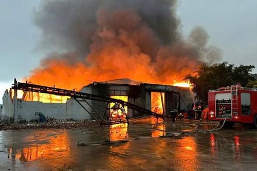 Cháy nhà xưởng sản xuất thức ăn gia súc, thiệt hại khoảng 100 tỷ đồng