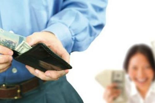 Chồng lén giấu 'quỹ đen' vì sợ một ngày bị vợ bỏ