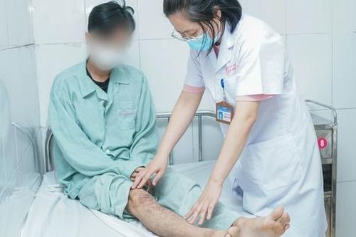 Chỉ từ một vết xước nhỏ sau tai nạn giao thông nam thanh niên bất ngờ nhập viện vì nhiễm trùng da nặng