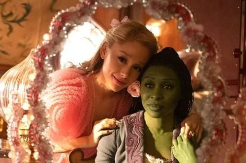 Ariana Grande gây sốt với 'Wicked', nhận cát-xê bao nhiêu mà gây tranh cãi?