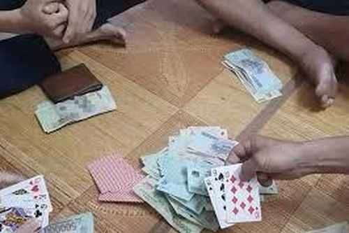 Trưởng phòng công ty bất động sản sập bẫy 'bạc bịp' và bị ép dùng ma túy