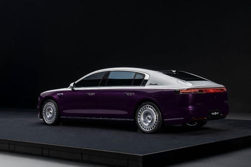 Xe mới của Huawei trông như lai giữa Maybach và Rolls-Royce