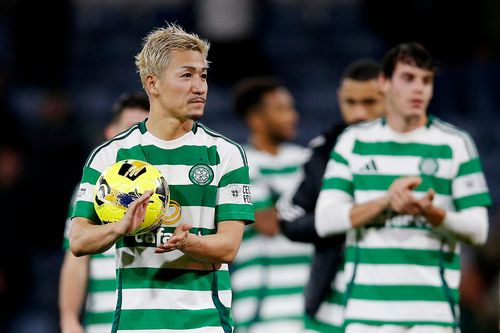 Tiền đạo Nhật Bản vẽ siêu phẩm ở Champions League
