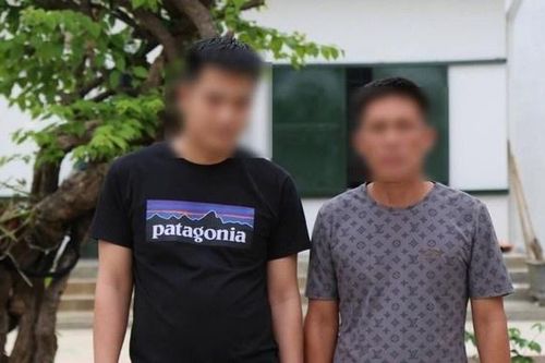 Đốt pháo trong ngày khai trương, 2 người bị tạm giữ hình sự