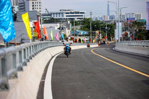 Cây cầu giải cứu kẹt xe khu Nam TP.HCM chính thức thông xe