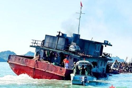 Đồn Biên phòng Cát Bà kịp thời cứu hộ tàu chở cát bị nạn trên biển