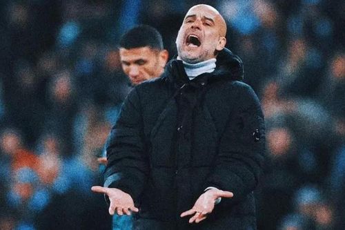 Man City tự bắn vào chân, Guardiola tự cào mặt