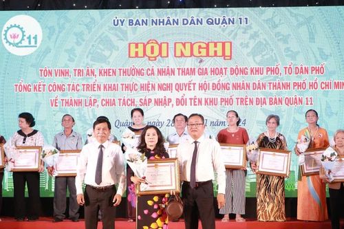 Tôn vinh, tri ân các cá nhân tham gia hoạt động khu phố, tổ dân phố ở quận 11